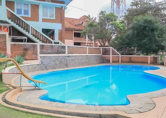 Urbanview Hotel Syariah Insani Cisarua Puncak Bogor